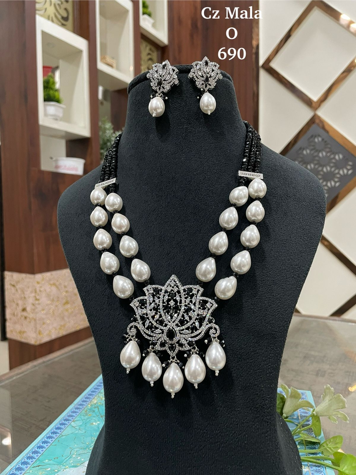 Lotus CZ Pendant Black Onyx & Shell Pearl Mala Set - 22 Inch - AAA Quality