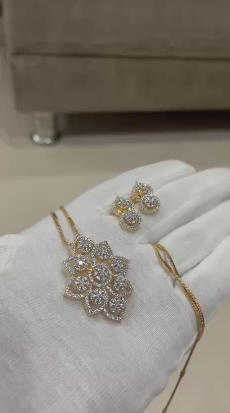 The Floral Diamond Heritage Pendant
