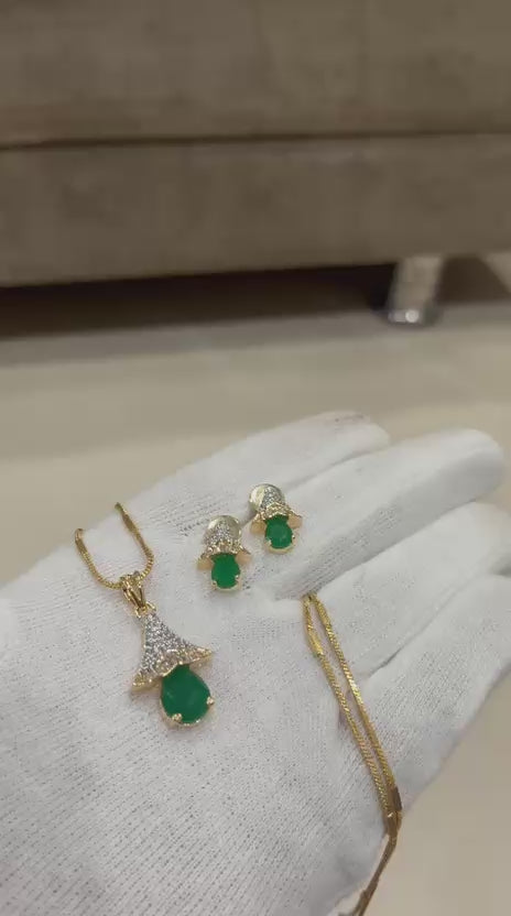 Emerald Elegance: The Royal Cascade Pendant Set